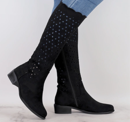 Zamszowe ażurowe kozaki jesienne czarne Daszyński