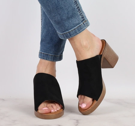 Eleganckie klapki czarne na obcasie i platformie Jezzi