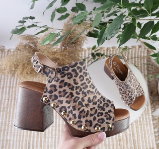 Sandały w panterkę na obcasie i platformie z ćwiekami Hiszpańskie El Pimpi