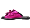 Błyszczące różowe klapki damskie płaskie z czarną wkładką Jezzi