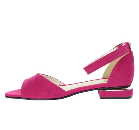 Fuksjowe eleganckie sandały na płaskim obcasie z zabudowaną piętą AZALI