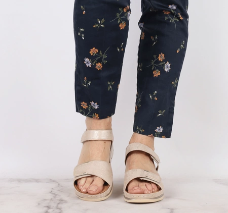 Sandały beżowe komfortowe na rzepy Jezzi