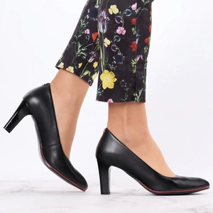 Skórzane czarne szpilki z profilowaną, miękką wkładką Gino Fabiani