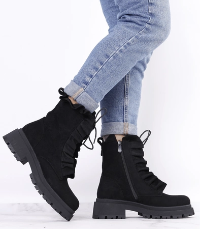 Czarne zamszowe botki płaskie z falbanką wiosenne Kori