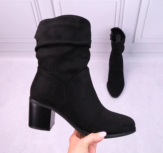 Klasyczne czarne buty zimowe na średnim obcasie do połowy łydki