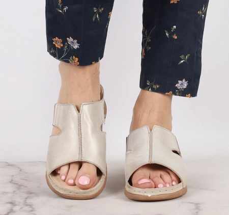 Zdrowotne szyte klapki damskie skórzane eleganckie Gino Fabiani - Produkt Polski