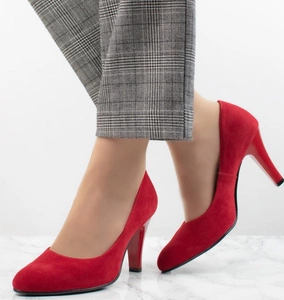 Czerwone czółenka zamszowe na szpilce Azali - Produkt Polski