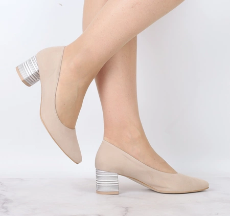 Beżowe czółenka eleganckie na wygodnym obcasie Polska Marka AZALI