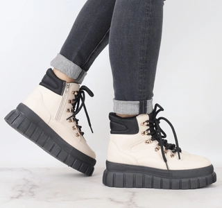 Modne beżowe botki jesienno-zimowe na czarnej platformie Jezzi