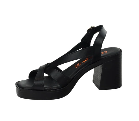 Skórzane sandały czarne na obcasie i platformie kHiszpańskie El Pimpi