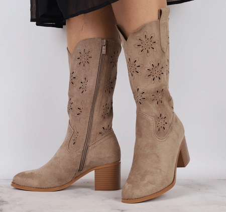 Zamszowe ażurowe kozaki kowbojki na niskim obcasie Jezzi