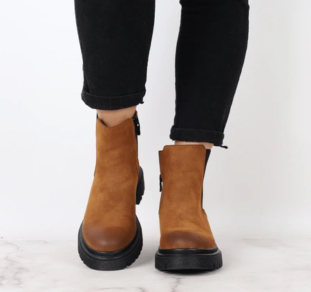 Karmelowe/rude botki płaskie ocieplane na zamek Jezzi