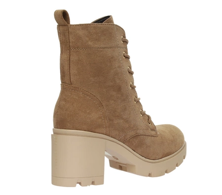 Zamszowe botki zimowe sznurowane na klocku Jezzi