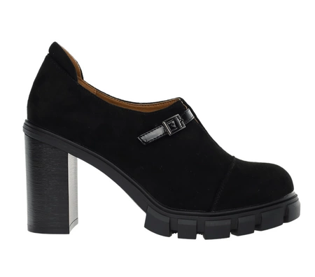 Czarne półbuty na obcasie i podsuwce lordsy Cora od Jezzi