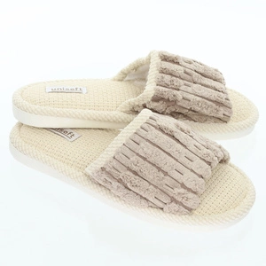 Tekstylne kapcie damskie po domu/do szpitala