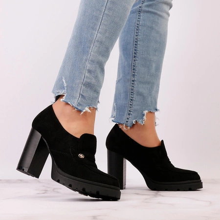 Czarne półbuty damskie na obcasie i platformie Jezzi