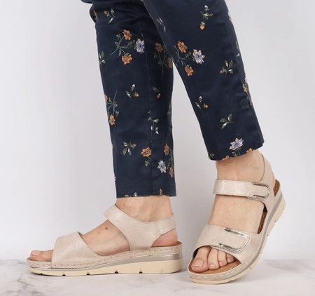 Sandały beżowe komfortowe na rzepy Jezzi