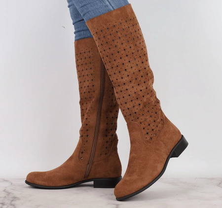 Czekoladowe zamszowe kozaki płaskie ażurowe jesienne Jezzi