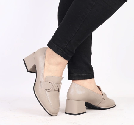 Skórzane eleganckie półbuty damskie wsuwane w kolorze cappucino Gino Fabiani