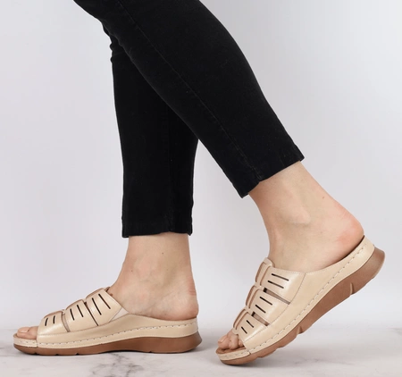 Beżowe zdrowotne klapki damskie szyte Jezzi