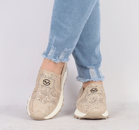 Beżowe eleganckie buty damskie sportowe koronkowe z cekinami VINCEZA