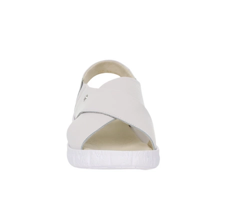 Białe skórzane sandały damskie na komfortowej niskiej koturniePolskie Helios model 132