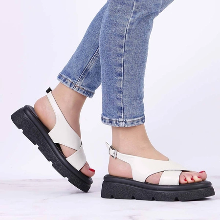 Sandały damskie płaskie na ciężkiej podeszwie Jezzi