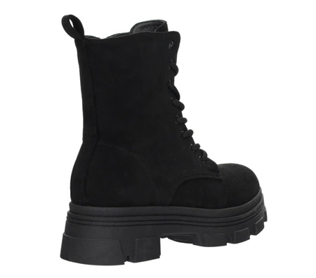 Czarne zamszowe botki damskie traperki na platformieNEWS