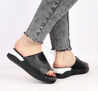 Czarne skórzane klapki damskie eleganckie na platformie Jezzi