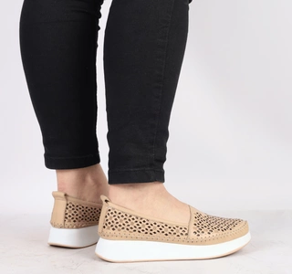 Eleganckie skórzane półbuty damskie wsuwane sportowe na białej podeszwie Missmamma