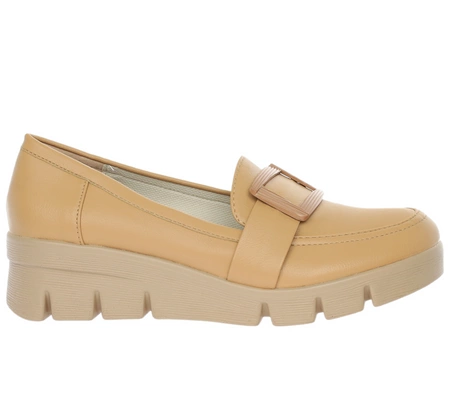 Beżowe półbuty damskie mokasyny licowe z klamrą Jezzi