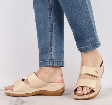 Klapki damskie beżowe zdrowotne na rzepy szyte Jezzi