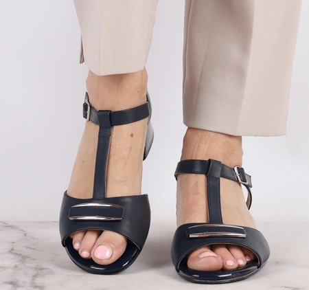 Granatowe eleganckie sandały damskie na niskim obcasie Jezzi