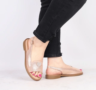 Złote sandały damskie płaskie z biżuterią diamencikami VINCEZA