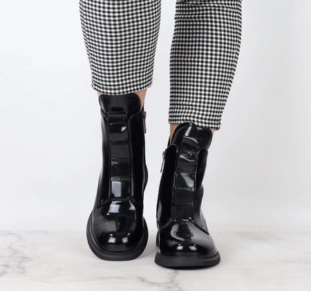 Czarne skórzane lakierowane botki na płaskim obcasie eleganckie VINCEZA