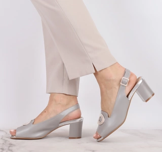 Szare komfortowe sandały eleganckie na niskim obcasie Jezzi