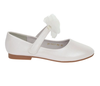 Białe czółenka dziecięce z paskiem na rzep i kwiatuszkiem VINCEZA