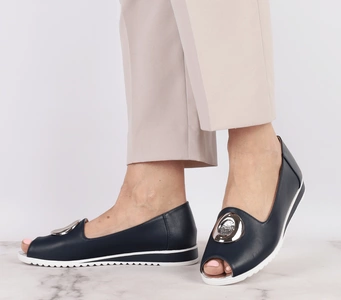 Granatowe czółenka płaskie z odkrytymi palcami Jezzi