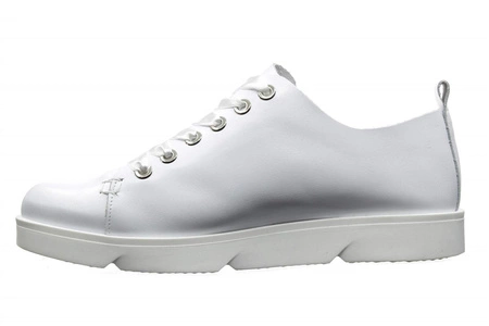Białe półbuty damskie z włoskiej skóry naturalnej sznurowane Gino Fabiani - Produkt Polski