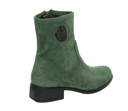 Zielone botki zamszowe płaskie wygodne i eleganckie Jezzi