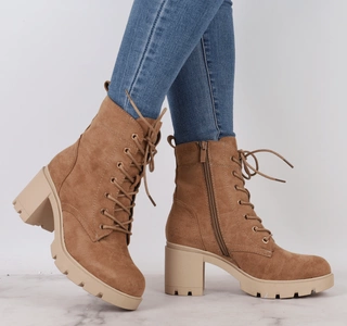 Zamszowe botki zimowe sznurowane na klocku Jezzi