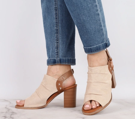 Modne sandały damskie na drewnianym słupku Jezzi