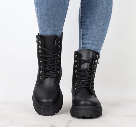 Czarne trapery zimowe damskie ocieplane na zamek NEWS