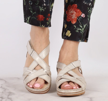 Eleganckie komfortowe sandały skórzane szyte Gino Fabiani