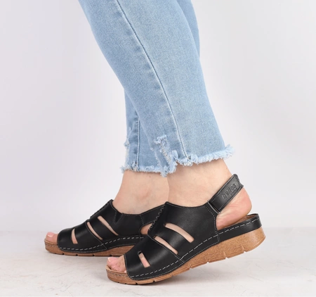 Czarne komfortowe sandały damskie ze skóry naturalnej szyte HELIOS