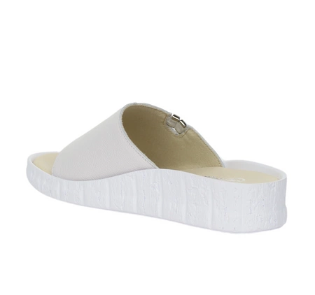 Białe komfortowe klapki damskie ze skóry naturalnej Helios