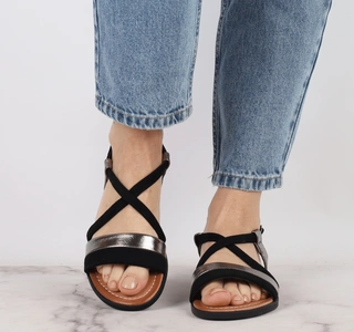 Czarne płaskie sandały na cienkich paseczkach Jezzi