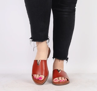 Brązowe klapki damskie na płaskim obcasie eleganckie i tanie Jezzi