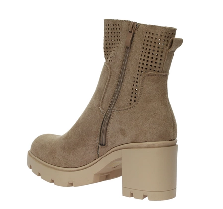 Beżowe zamszowe botki damskie na wygodnym klocku Jezzi