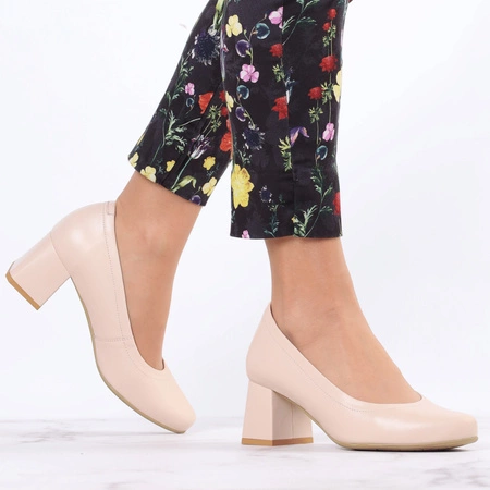 Beżowe czółenka na klocku skórzane z profilowaną wkładką Gino Fabiani